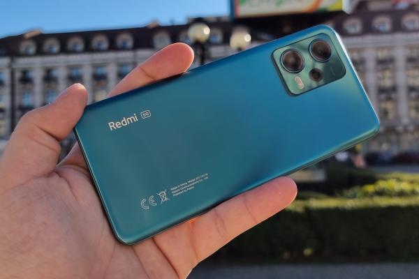 Redmi Note 12 5G: Design arătos și comod, cu o nuanță Forest Green fresh, inspirată de natură