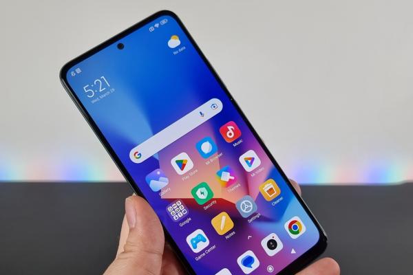 Redmi Note 12 5G: Display peste așteptări de luminos, AMOLED, cu refresh rate crescut