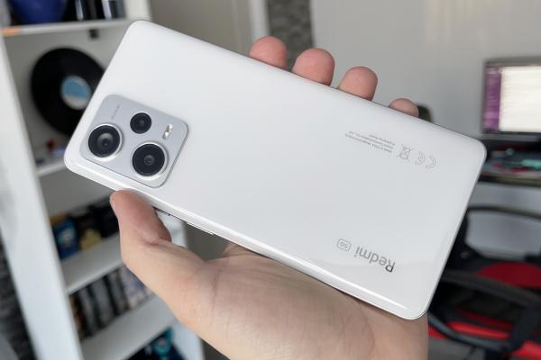 Redmi Note 12 Pro+ 5G: Design premium, care în varianta Arctic White te scapă de amprente
