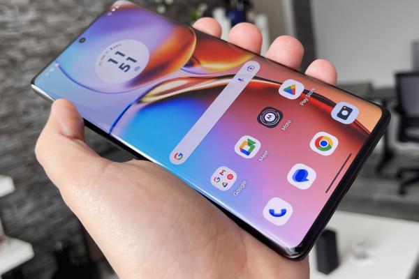 Motorola Edge 40 Pro: Display de flagship în toată regula, cu refresh rate record, luminos și responsiv