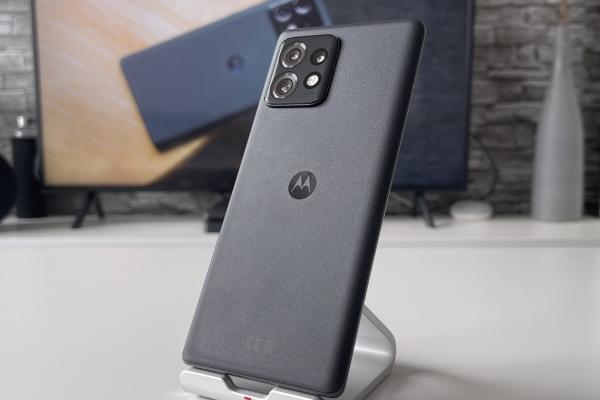Motorola Edge 40 Pro: Hardware de top, demn de un flagship din 2023, cu încărcare record pe hârtie