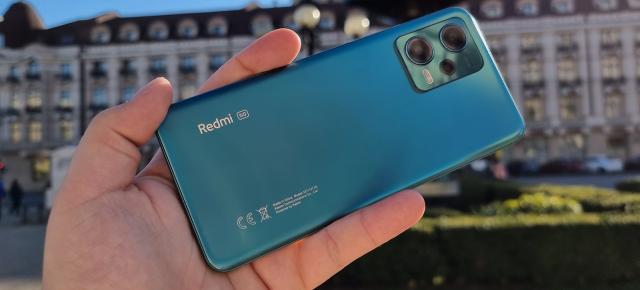 Redmi Note 12 5G: Design arătos și comod, cu o nuanță Forest Green fresh, inspirată de natură