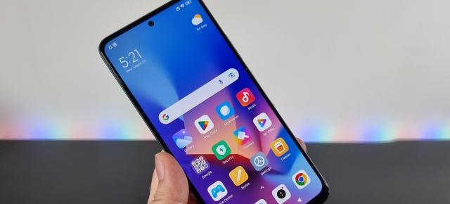 Redmi Note 12 5G: Display peste așteptări de luminos, AMOLED, cu refresh rate crescut