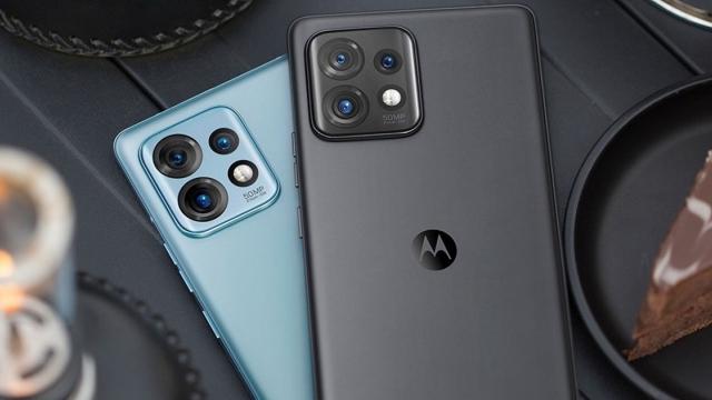 <b>Cât vor costa noile smartphone-uri Motorola Edge 40 și Edge 40 Pro? Avem toate detaliile înainte de lansare</b>Motorola urmează să lanseze curând seria Edge 40 în Europa. Conform zvonurilor, vorbim în principal despre Edge 40 și Edge 40 Pro, dar e posibil să apară sub lineup și un Edge 40 Neo sau Fusion. Lista de specificații a celor două telefoane a apărut