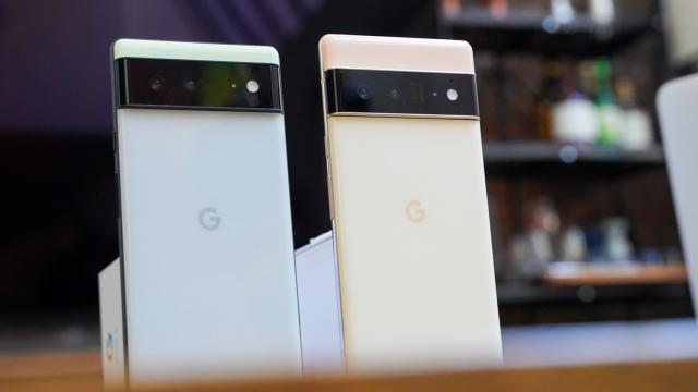 <b>Turul Magazinelor #1254: Pixel 6 Pro şi realme C55 la ofertă, PlayStation VR 2 în stoc, preţ mic la cuptor electric</b>A început luna aprilie, luna Paştelui, a curăţeniei de primăvară, a ploilor imprevizibile şi a stocurilor care se golesc. Turul Magazinelor de azi ar putea fi o combinaţie între unul axat pe electrocasnice şi unul axat pe gaming. Pe de o parte avem