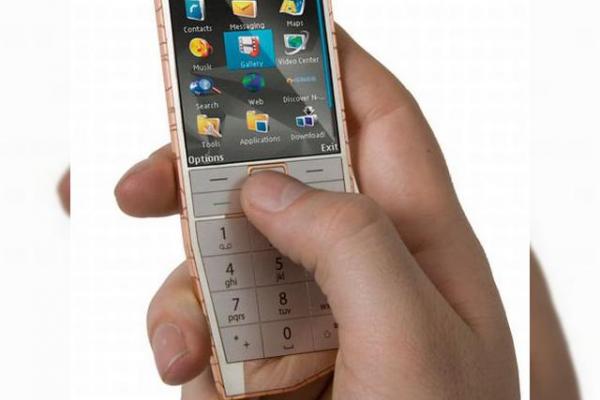 Nokia fara incarcator? Telefonul Nokia E-Cu, alimentat pe baza de caldura