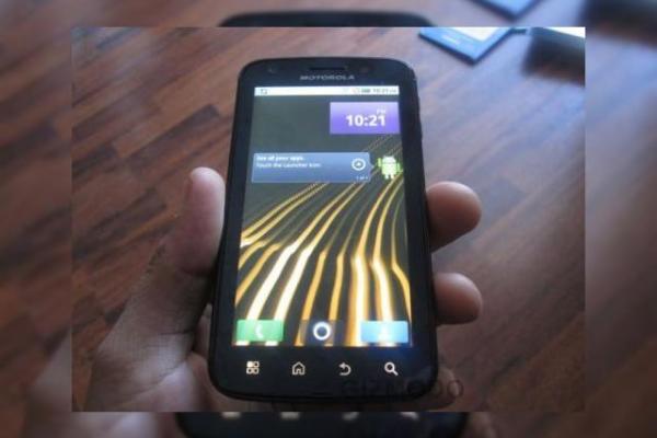 Smartphone-ul Motorola Olympus, "cumpărat din târg"?! Doar la americani!