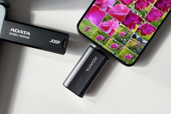 ADATA vine cu SSD-urile salvatoare pentru miile de poze din vacanța ta! SC610 și SC750 sunt SSD-uri externe foarte rapide, care dau clasă HDD-urilor externe și memoriilor flash clasice