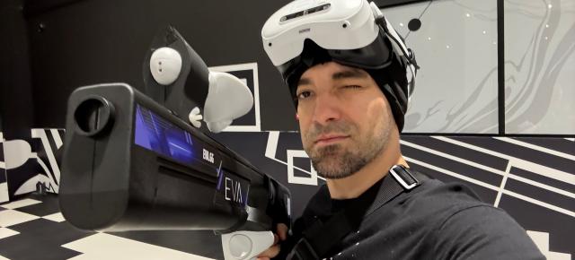 S-a lansat un sport nou în România, EVA, shooter în VR cu puşti şi căşti Pico; Cât costă ora?
