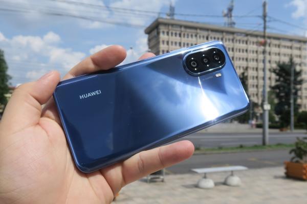 Prezentare Huawei nova Y70 - Smartphone accesibil pentru tineri, cu baterie de 6.000 mAh, display generos și spate fabricat din sticlă