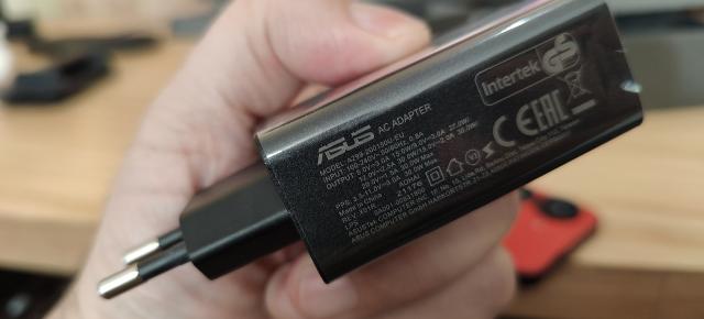 ASUS ZenFone 9: Baterie cu ore bune peste predecesorul ZenFone 8