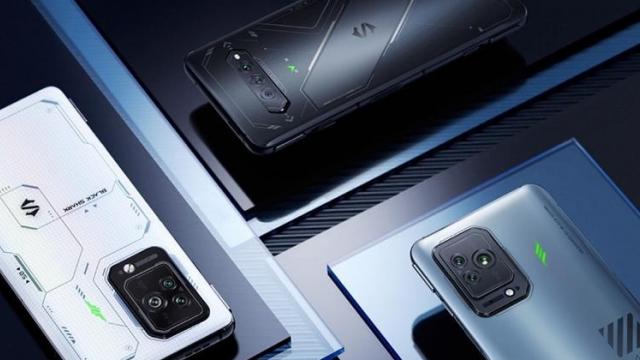 <b>Black Shark lucrează la noi smartphone-uri de gaming; Ar aduce CPU Snapdragon 8+ Gen 1 și cameră triplă cu senzor de 64 MP</b>După lansarea cipsetului Snapdragon 8+ Gen 1, acum produs de către TSMC în fabricile sale, mai mulți producători au lansat telefoane cu acest procesor la interior. Se remarcă în mod plăcut modelele de gaming în acest caz, CPU-ul surprinzând atât prin