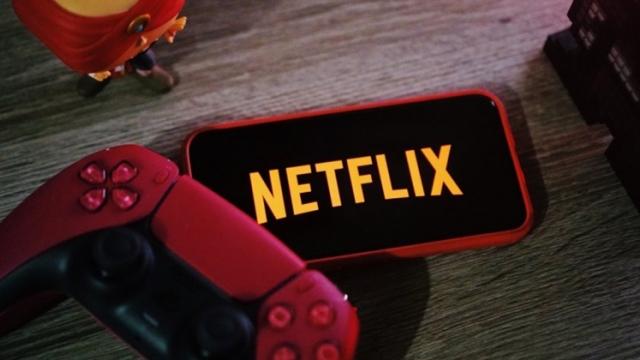 <b>Netflix urmează să aducă jocurile de PC și de consolă pe mobil prin propriul serviciu de cloud gaming</b>Netflix e o aplicație foarte populară când vine vorba de streaming de filme și seriale. Totuși, de ceva timp utilizatorii de dispozitive mobile pot accesa și jocuri fără reclame și IAP-uri direct din aplicație. Divizia de gaming Netflix urmează să se
