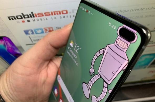 Samsung Galaxy S10+ wallpaper cu decupaj potrivit cu camera selfie: IMG_4070.jpg