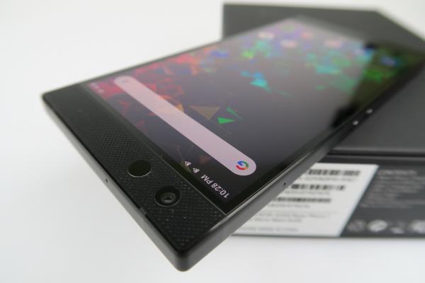 Razer Phone 2 + Razer Hammerhead USB-C ANC Unboxing: primul contact cu telefonul de gaming cu ecran de 120 Hz, plus căştile USB Type-C (Video)