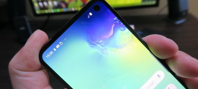 Samsung Galaxy S10e Review în Română