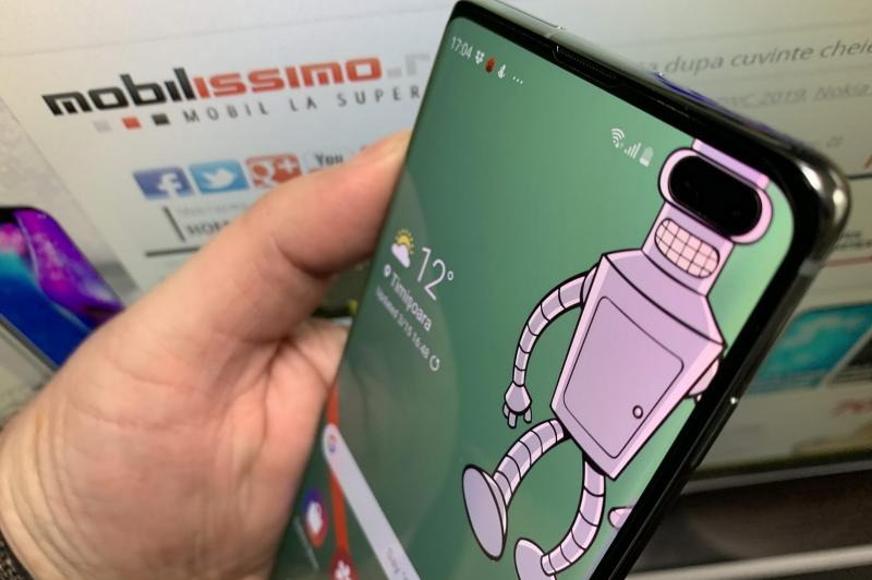 Samsung Galaxy S10+ wallpaper cu decupaj potrivit cu camera selfie: IMG_4070.jpg