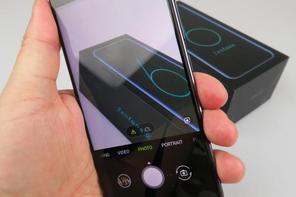Primul update de OS pentru ASUS ZenFone 6 este aici și aduce îmbunătățiri pentru captura foto 