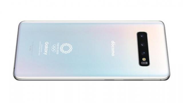 <b>Samsung Galaxy S10+ primește o ediție specială dedicată Jocurilor Olimpice</b>Samsung Galaxy S10+ a primit o nouă ediție în această săptămână, una dedicată Jocurilor Olimpice. Nu ne surprinde această abordare, având în vedere că Samsung a fost sponsor al Jocurilor Olimpice din 1998 încoace