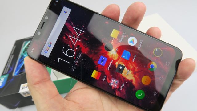 <b>iHunt Alien X ApeX: Benchmark-uri de midrange pursânge, bun în jocuri, totuși sub nivelul designului telefonului</b>iHunt Alien X ApeX are un procesor care ne este familiar deja, pentru care ne-am mai întâlnit cu el de câteva ori pe telefoane de la branduri locale şi internaţionale. E vorba despre MediaTek Helio P60, CPU octa core tactat la 2 GHz şi venind cu AI la pac