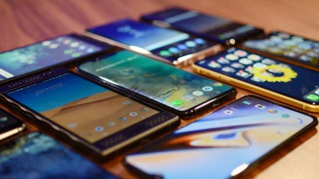 <b>Iată un mega grafic cu evoluția livrărilor smartphone între 2011 și 2019; Samsung nu s-a clintit de pe locul 1 din 2012</b>În general va prezentăm statistici legat de evoluția livrărilor smartphone în ultimul an, rareori 2-3 ani. Azi avem ceva cu adevărat deosebit și anume cifre furnizate de către IDC via DazeInfo. E vorba despre evoluția livrărilor