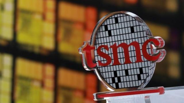 <b>TSMC a început lucrul la implementarea procesului de producţie de 7 nm+, care va da naştere CPU-urilor Apple A13 şi Kirin 985</b>Chiar dacă lucrurile sunt tulburi acum între Huawei, ARM și TSMC, celebrul producător de cipset-uri TSMC îşi continuă dezvoltarea de procesoare. Mai nou a început lucrul la implementarea procesului de producţie de 7 nm+