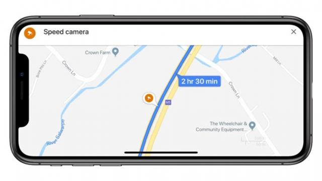 <b>Google Maps afişează radarele mai nou şi limite de viteză în 40 de ţări, inclusiv România</b>Google Maps tocmai a fost actualizat cu o funcţie care a fost foarte solicitată de utilizatorii săi şi care era deja de mult în Waze: avertizări de radar şi limite de viteză. Funcţia a sosit în 40 de ţări, inclusiv în România