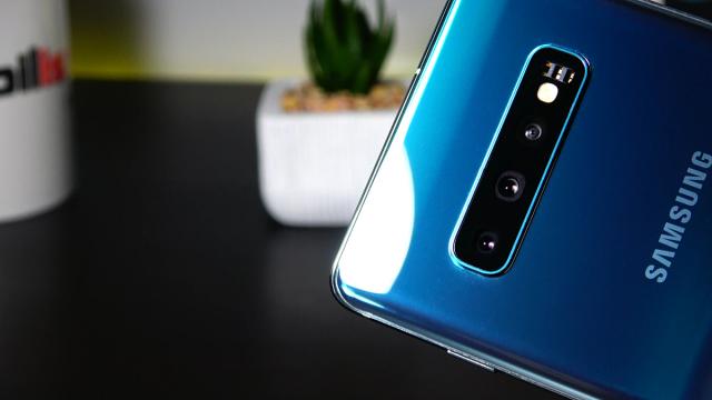 <b>Folosesc Samsung Galaxy S10+ de peste 2 luni și există un context, iată de ce îl recomand în acest moment</b>Am testat la mod personal două dintre cele 3 telefoane Galaxy S10: S10 Plus-ul și S10e. Ambele mi-au lăsat o impresie bună, iar de câteva zile ne-a sosit în teste și Galaxy S10 simplu, ocazie cu care consider că e justificat să