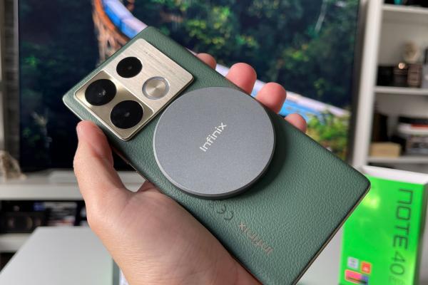 Infinix Note 40 Pro 4G: Baterie mare care ține, plus încărcare super rapidă pe fir, cât și alimentare wireless cu pad magnetic în cutie