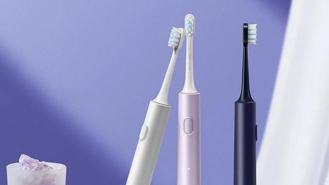 <b>Periuța de dinți electrică Xiaomi Mijia Sonic T302 acum la doar 31 de euro pe Cafago, cu livrare Duty Free</b>Igiena orală este foarte importantă, de aceea periajul zilnic de cel puțin 2 ori este recomandat și nu există loc de sărit peste acest proces de curățare, asta dacă nu vrei să ajungi pe scaunul stomatologului. Pentru o curățare mai eficientă 