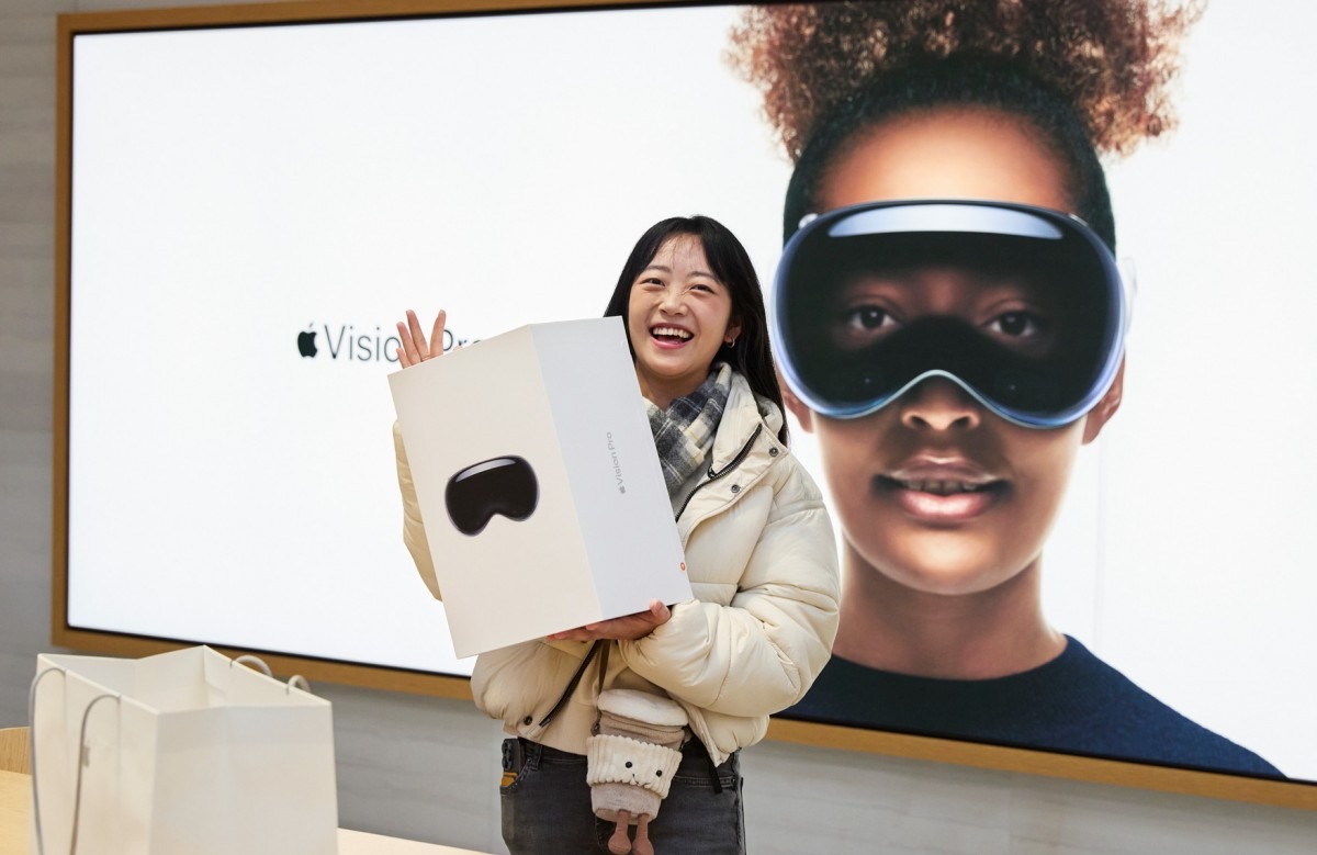 Vision Pro se lansează global; Apple pregătește introducerea headsetului în unele piețe din Europa și Asia