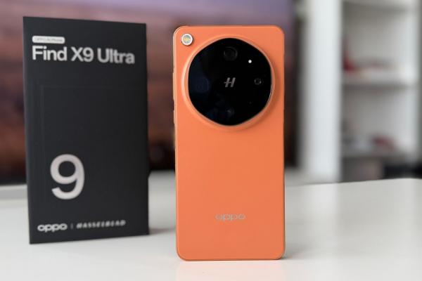 OPPO Find X9 Ultra Unboxing: Cameraphone-ul momentului e aici, cu zoom optic 10X, hardware de top, baterie de 7050 mAh