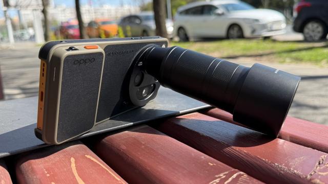 <b>OPPO Find X9 Ultra review detaliat în limba română (evaluare Mobilissimo)</b>Primăvara se numără.. telefoanele Ultra, iar din elită nu putea lipsi OPPO care vine cu un Find X9 Ultra prin care le arată rivalilor că asta înseamnă la urma urmei un smartphone cu particula "Ultra" în denumire. Nu mai e loc de sacrificii