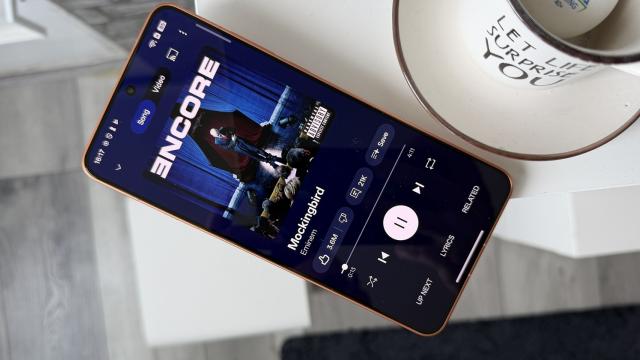 <b>OPPO Find X9 Ultra: Acustica stereo perfect ajustată pentru savurat muzică și gaming</b>Mă bucur atunci când văd că producătorii din zona smartphone nu se mai aruncă la difuzoare care să duduie și își iau timpul necesar pentru a optimiza experiența de ascultare și a aduce un echilibru cât mai mare între difuzorul
