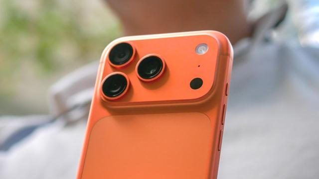 <b>iPhone 18 Pro ar putea primi diafragmă variabilă; Vor ajunge modelele viitoare la camere de 200MP?</b>Un nou zvon circulă pe rețelele sociale chineze despre viitoarele generații de iPhone, sugerând că Apple pregătește upgrade-uri importante pentru camere în următorii ani. Informațiile provin din surse neoficiale, dar conturează o strategie clară