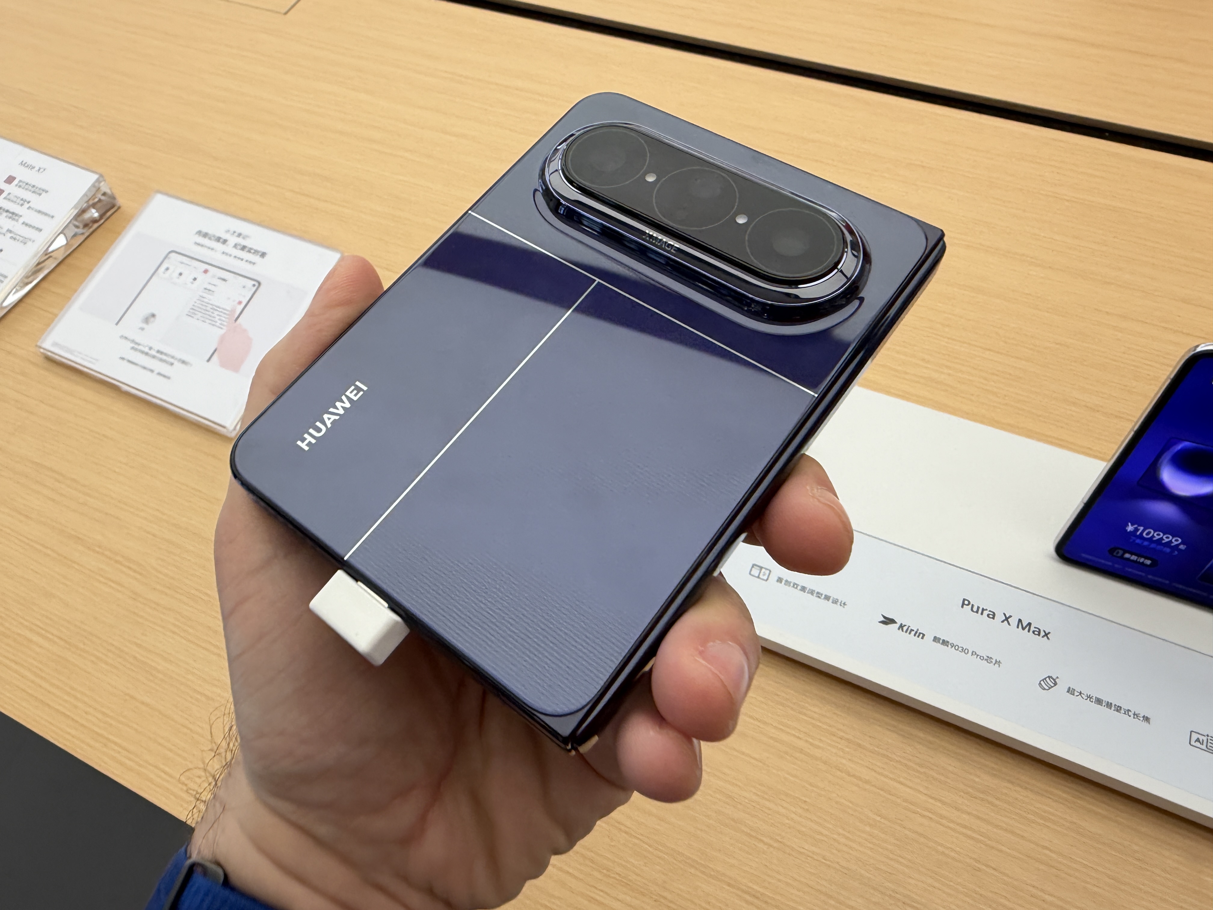 Huawei Pura X Max s-a vândut imediat; stocurile au dispărut în prima zi de la lansare