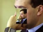 Presedintele Rusiei, Dmitry Medvedev se rasfata cu ceasul telefon LG-GD910