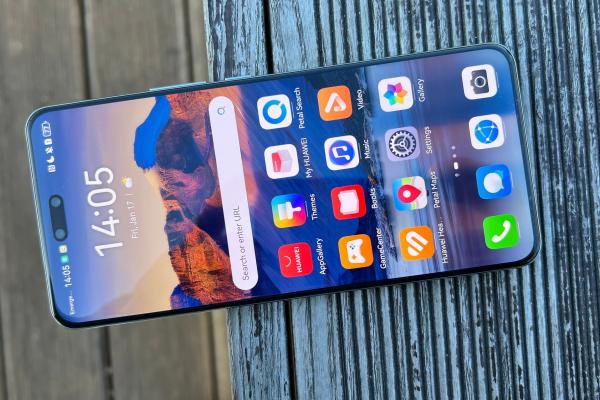 HUAWEI nova 13 Pro: Display quad curbat imersiv şi grijuliu cu ochii şi somnul tău
