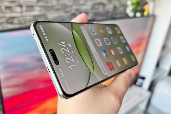 Huawei nova 13 Pro unboxing: mai mult decât un telefon de vlogging pentru tineri, un fashion statement, cameră principală cu pretenţii
