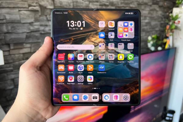 Huawei Mate X6 - Fotografii Hands-On