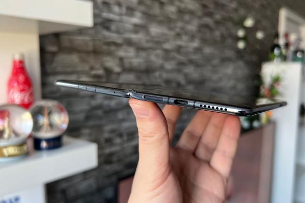 HUAWEI Mate X6: Rămânem ancorați în deceniul LTE, dar WiFi-ul livrează pe măsură