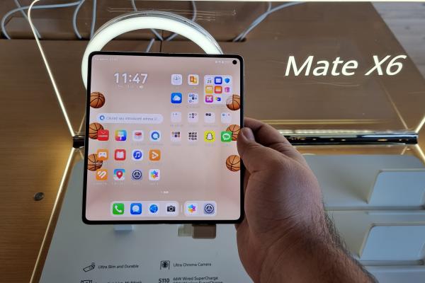 Huawei Mate X6 - Fotografii Hands-On de la evenimente