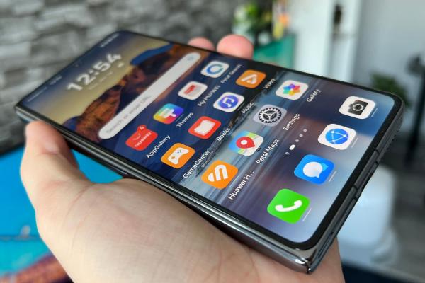 Huawei Mate X6: OS, UI, aplicații cu un EMUI 15 în care te poti încrede