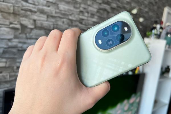 Huawei nova 13 pro: Camera de flagship pe alocuri, camera selfie nu are rival