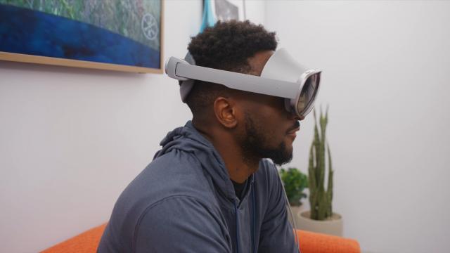 <b>MKBHD a pus mâna pe Project Moohan, headset-ul de realitate mixtă pregătit de către Samsung; Iată primele impresii (Video)</b>În lumina reflectoarelor s-au aflat clar smartphone-urile din seria Galaxy S25 pe 22 februarie, în cadrul evenimentului Unpacked organizat de către Samsung. Au avut însă loc și dezvăluiri suprinză, sub forma telefonului ultra-subțire Galaxy S25 Edge