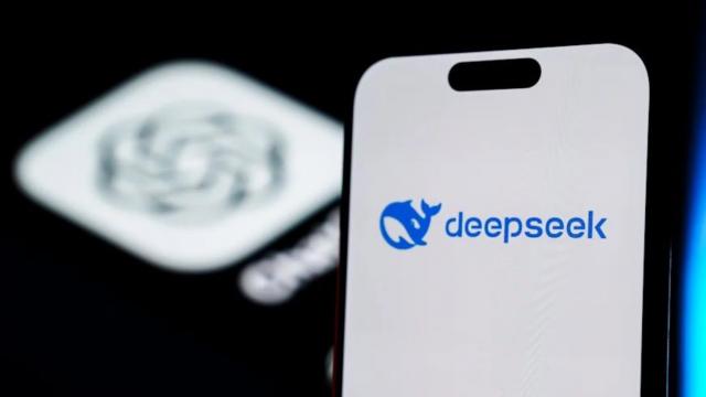 <b>Apar problemele cu DeepSeek: scăpare masivă, cu peste 1 milion de date expuse</b>Alternativa chineză la ChatGPT, DeepSeek are primele probleme de imagine, care vin la pachet cu primele probleme de securitate. Aparent 1 milion de înregistrări din baza sa de date ar fi fost expuse