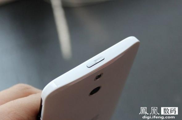 HTC One (E8) are cea mai originală cutie inventată vreodată: poate fi folosită ca lampă; Iată și imagini hands on cu telefonul!: 30_1jzotxxww.jpg