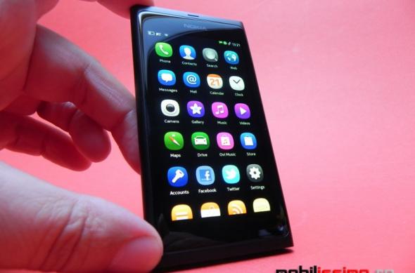 Nokia N9 review - design superb, OS original și un potențial foarte mare (Video): nokia_n9_review_mobilissimo_41.jpg