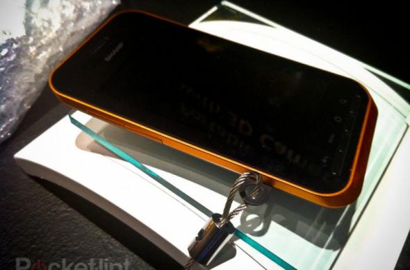 IFA 2010: Sharp prezinta un cameraphone capabil de captura 3D: sharp_3d_shooting_phone_camera_2.jpg