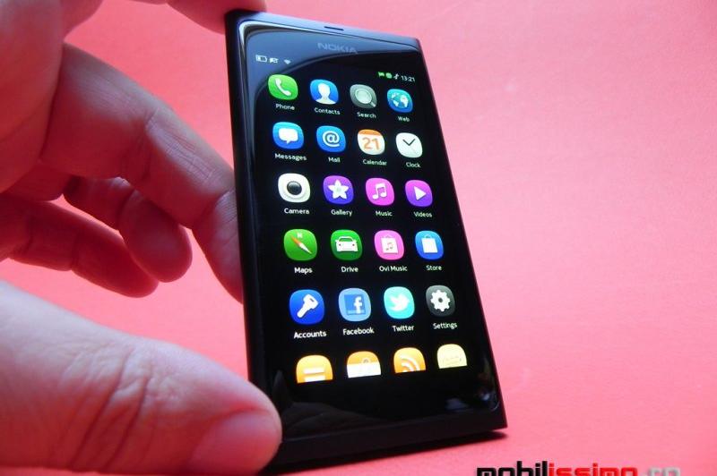 Nokia N9 review - design superb, OS original și un potențial foarte mare (Video): nokia_n9_review_mobilissimo_41.jpg